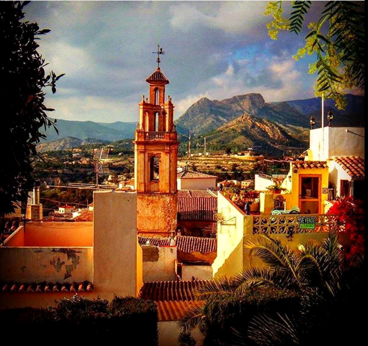 A Costa Blanca town beneath the mountains