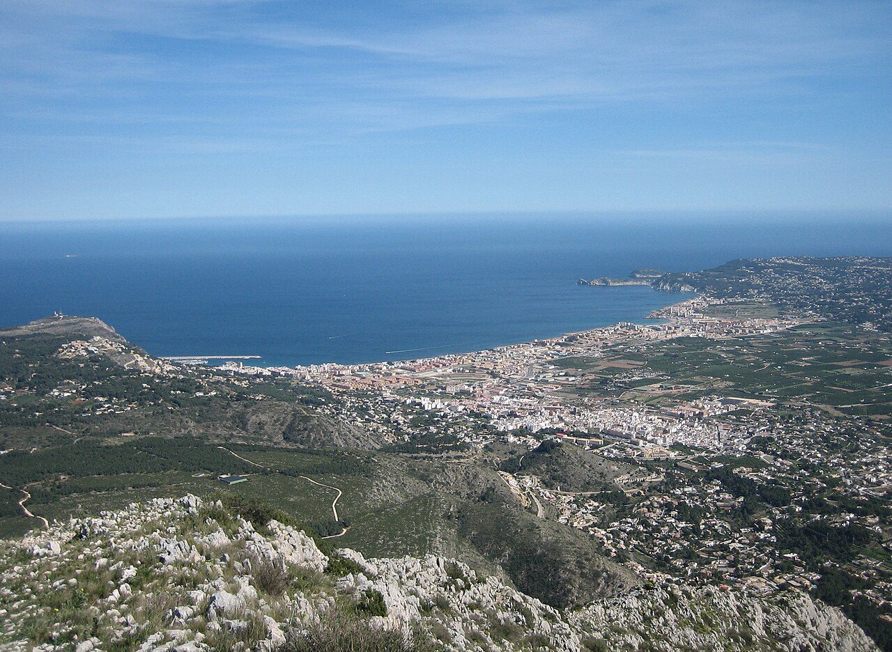 Jávea and the bay beneath the Montgó